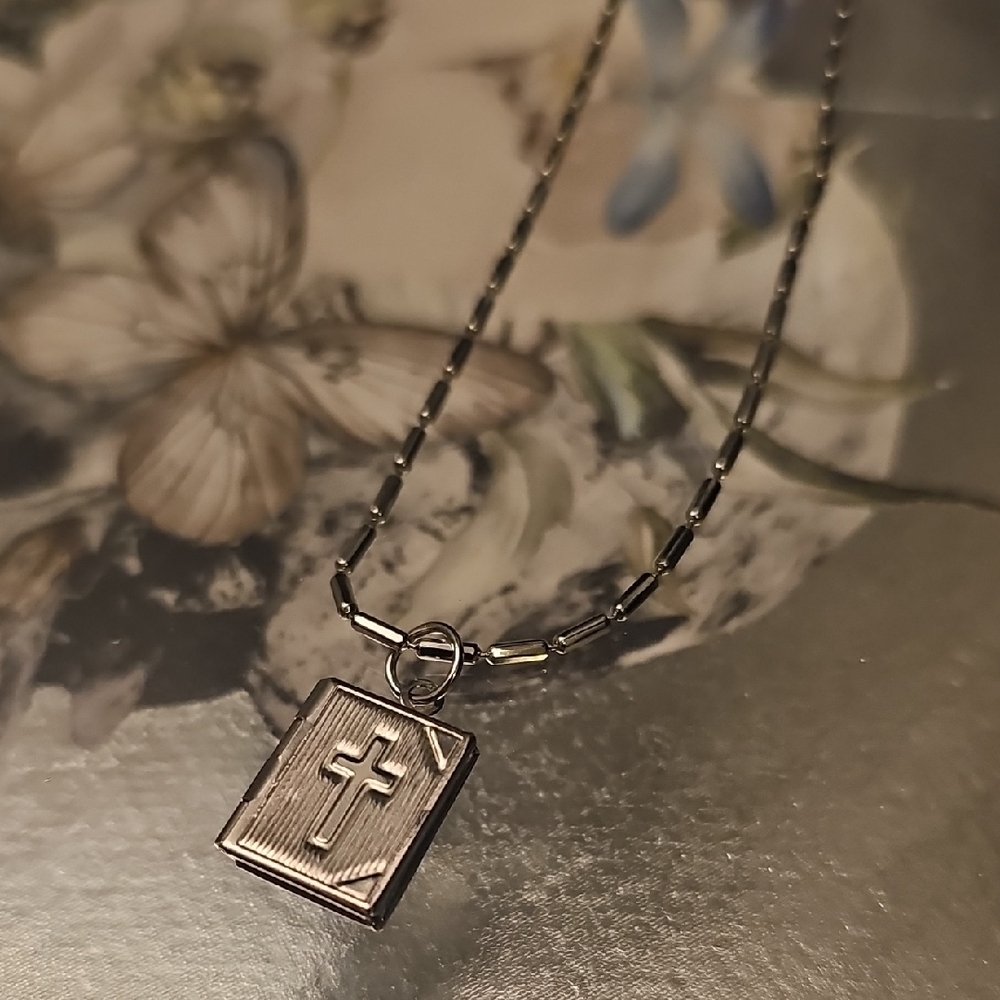 Elegant Silver Cross Pendant Necklace